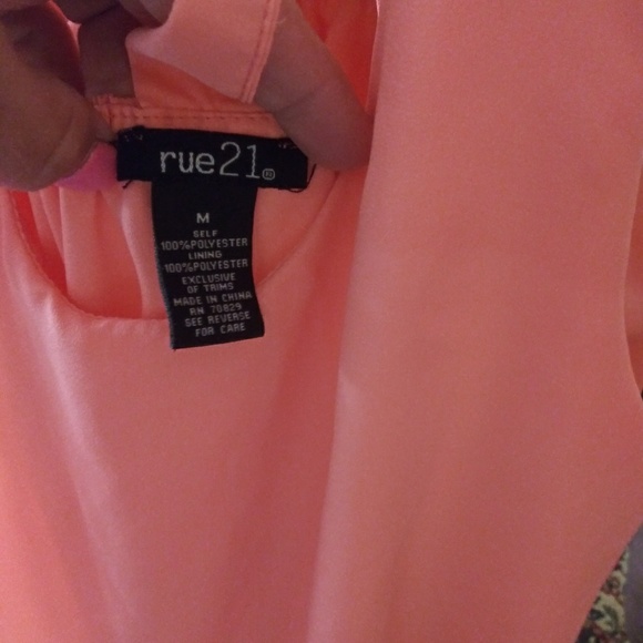 Womans dress - Picture 2 of 2